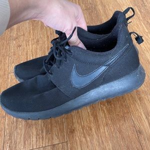 NIKE runners - like NEW